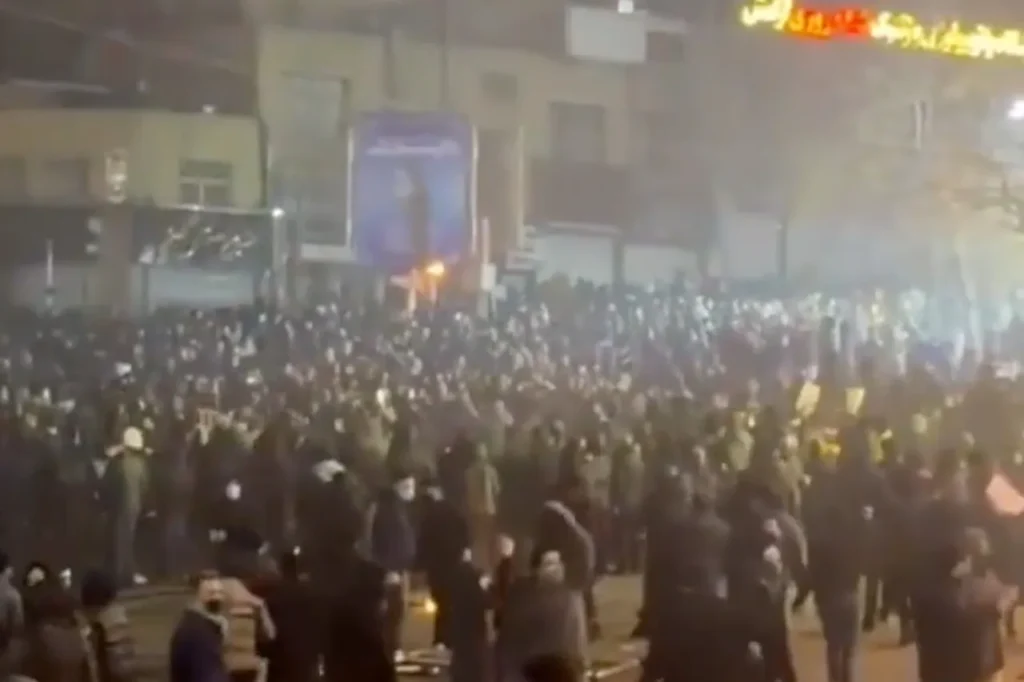 La Red se vuelve invisible en Irán: ¿qué secretos ocultan las autoridades detrás del corte de internet?