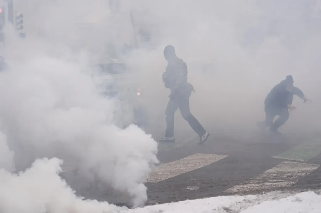 Agentes migratorios de EU realizan allanamientos sin orden: Memorándum