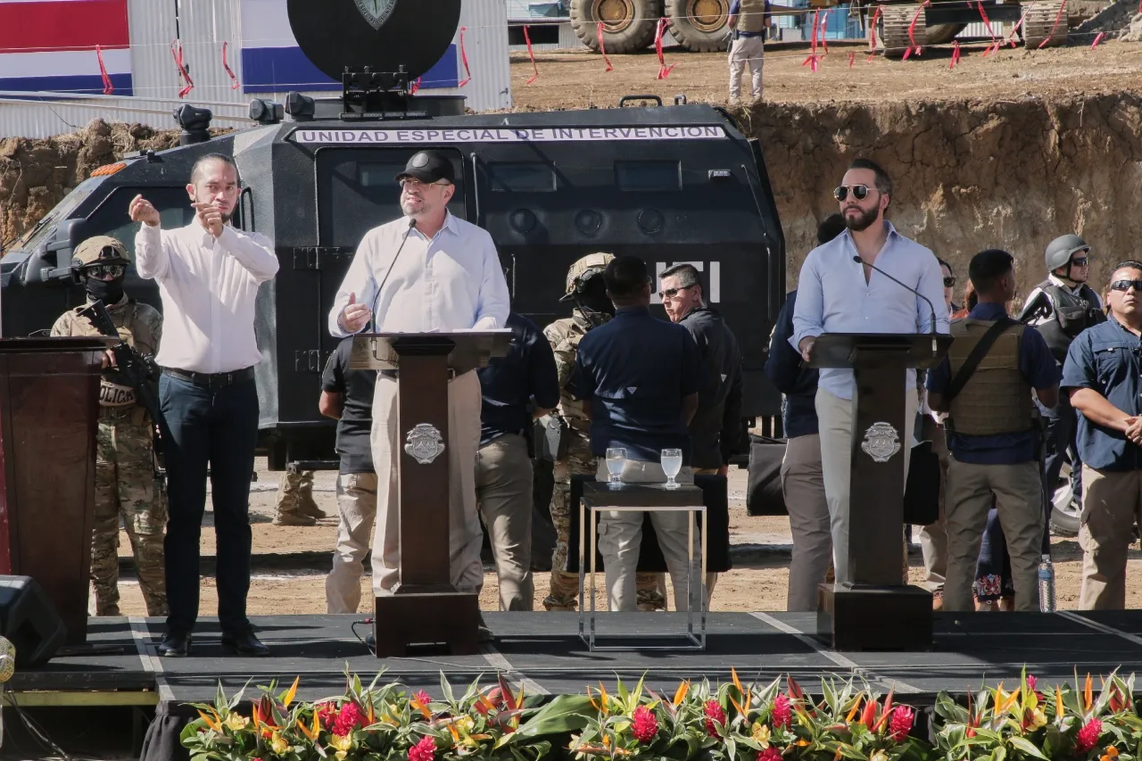 Presidente de Costa Rica lanza proyecto para construir nueva cárcel