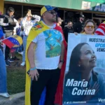 Venezolanos del sur de Florida celebran caída de Nicolás Maduro